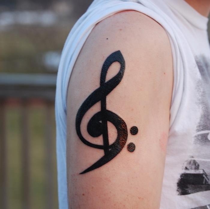 tetovanie husľový kľúč basový kľúč na ruku muž poznámka hudba