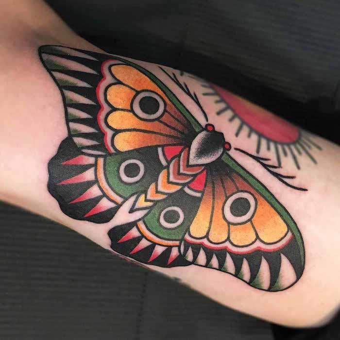 tetovací model, farebný motýľ, tetovanie na predlaktie pre mužov