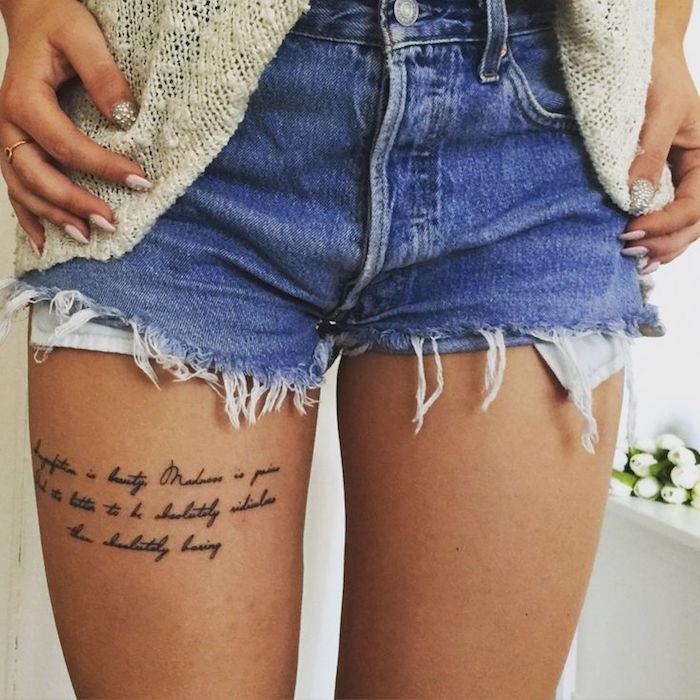 tetovanie na stehne