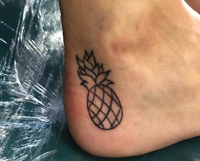 malé tetovanie na členku ananásové tetovanie na nohe
