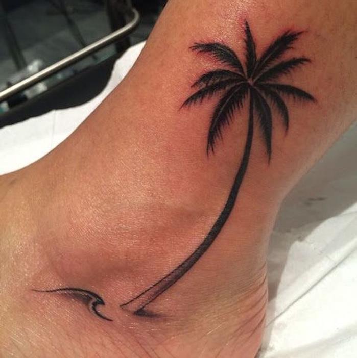 Nápady na tetovanie tetovanie na členku na dovolenke palma a plážová vlna