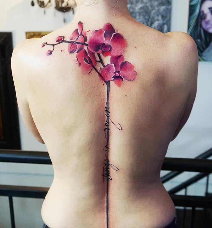 veľká ružová kvetina tetovanie na chrbte kvetinové tetovanie na krku žena