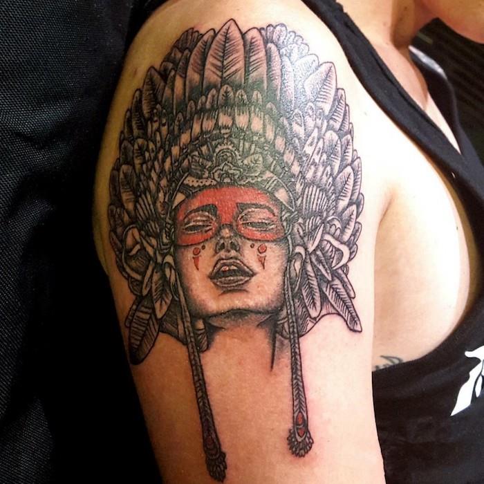 de vackraste tatueringarna, bläckritning på huden, tatueringskvinna med fjädrar, tatuering på axeln