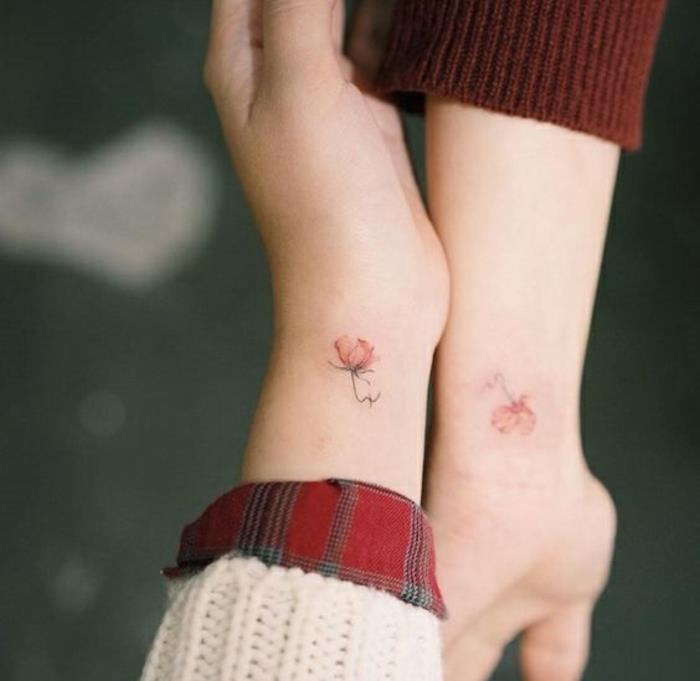 Rozkošné tetovanie, kvetinové tetovanie, to znamená miniatúra