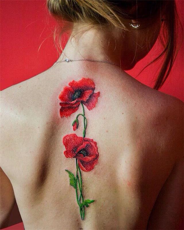 röd och grön vallmo blomma tatuering på kvinnlig rygg