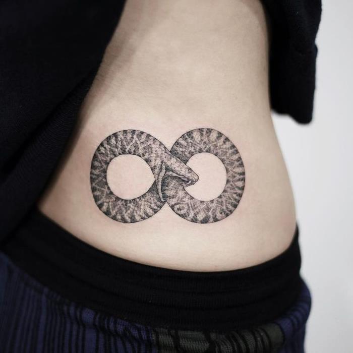 symbol nekonečna a kontinuity života v dvojkruhu tetovanie