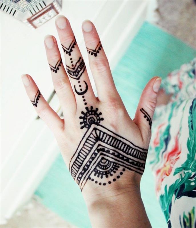 تصميم حناء سهل لليد والأصابع بخطوط ونقاط