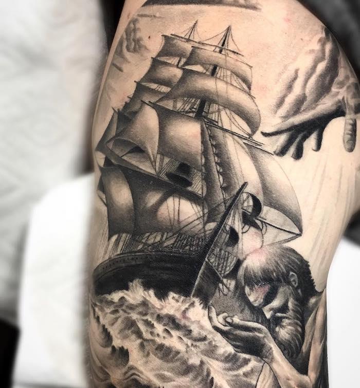 underarmstatuering, axeltatuering design, segelbåt, bläckritning, storm i havet