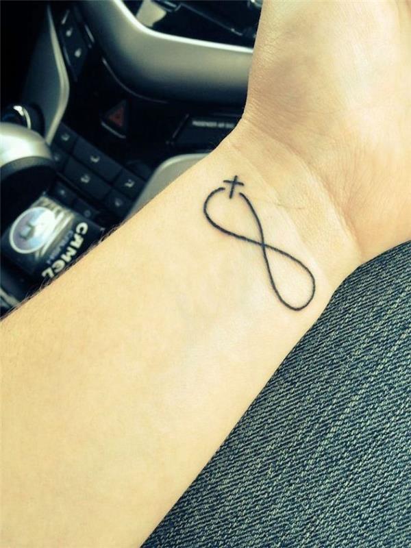 infinity tecken tatuering på handleden med diskret kors tatuering