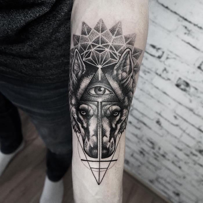 nápad na tetovanie, atramentové telo pre mužov, tetovanie vlka na ruke