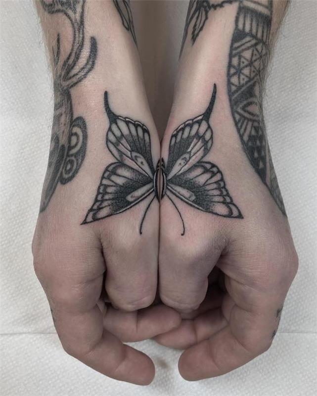 motýľové tetovanie, atramentová kresba so vzorom motýľa, tetovanie na rukách, mužský dizajn