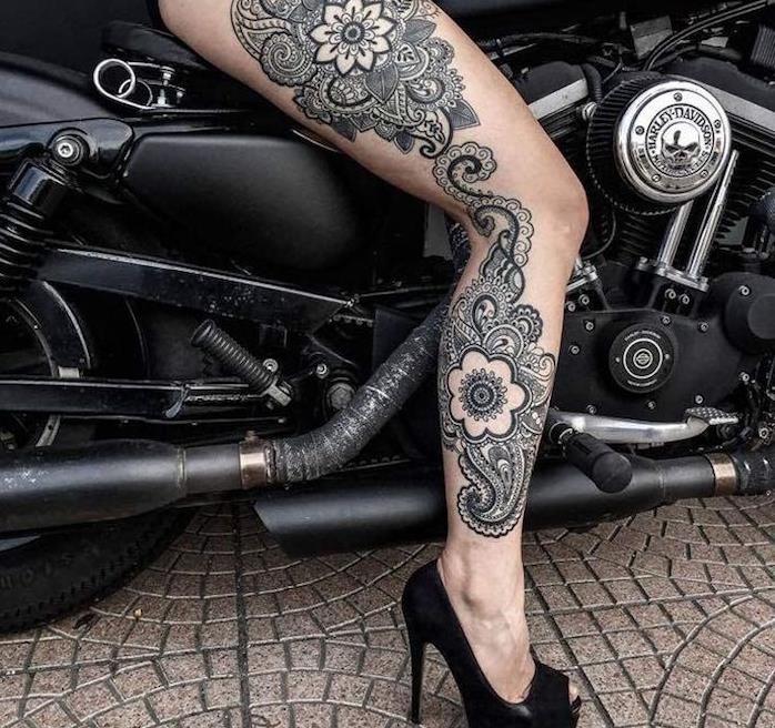 tetovanie žena noha mandala stehno a holenná kosť