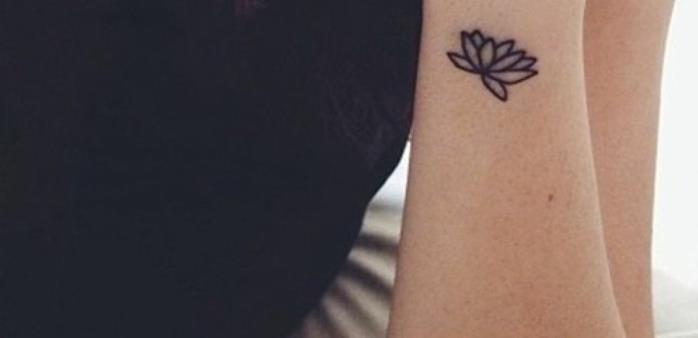 tatuering-fjäril-handled-tatuering-kors-handled-personlig-lotus-blomma