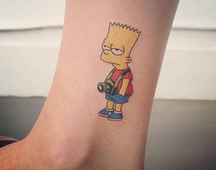 bart simpson tattoo vo farbách ako tetovanie na členku