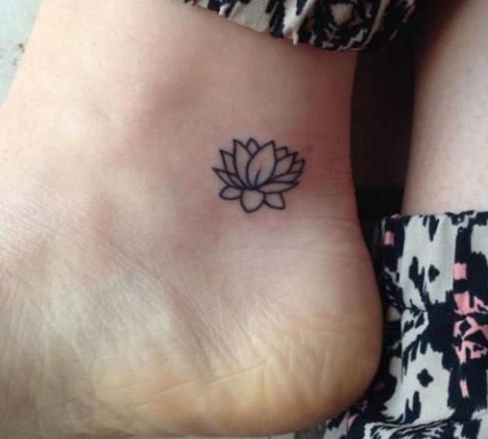 mini tetovanie na nohe tetovanie chodidlo členok lotosový kvet