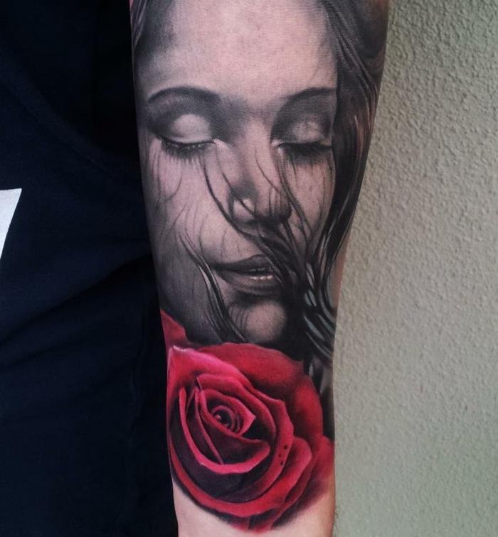realistické tetovanie žena a ruža, romantické tetovanie na paži