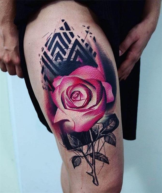 tetovanie ružového stehna pre ženy