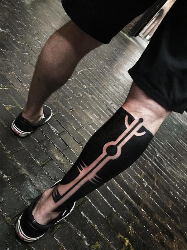 čierna plná lýtka tetovanie pneumatika tetovanie muž noha
