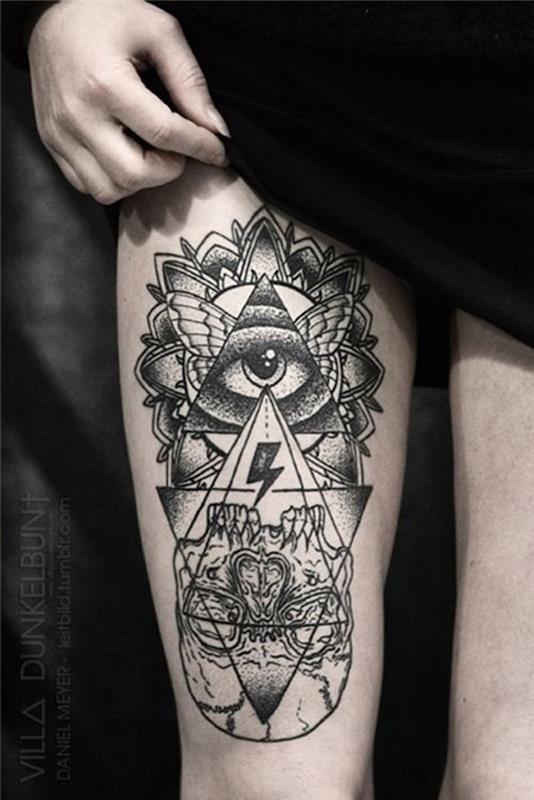 tetovanie stehna žena čiernobiely trojuholník pyramída Illuminati