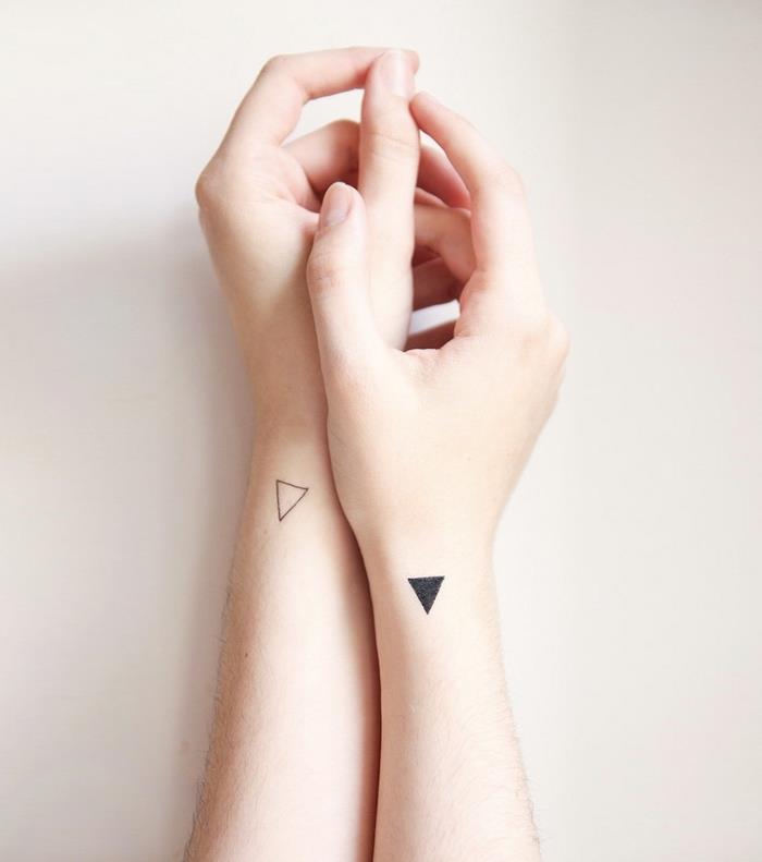 význam a umiestnenie tetovania trojuholníka, nápad na tetovanie v minimalistickom štýle