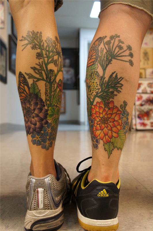 Kvetinové tetovanie na lýtko pre mužov, tetovanie na nohe vo farbách