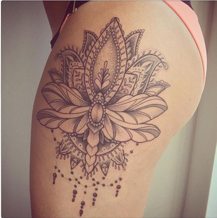 Tetovanie mandaly na lotosovom kvete na stehne