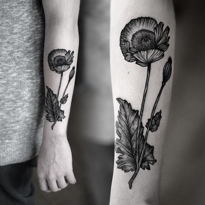 blomma underarm tatuering svartvitt vallmo tatuering underarm