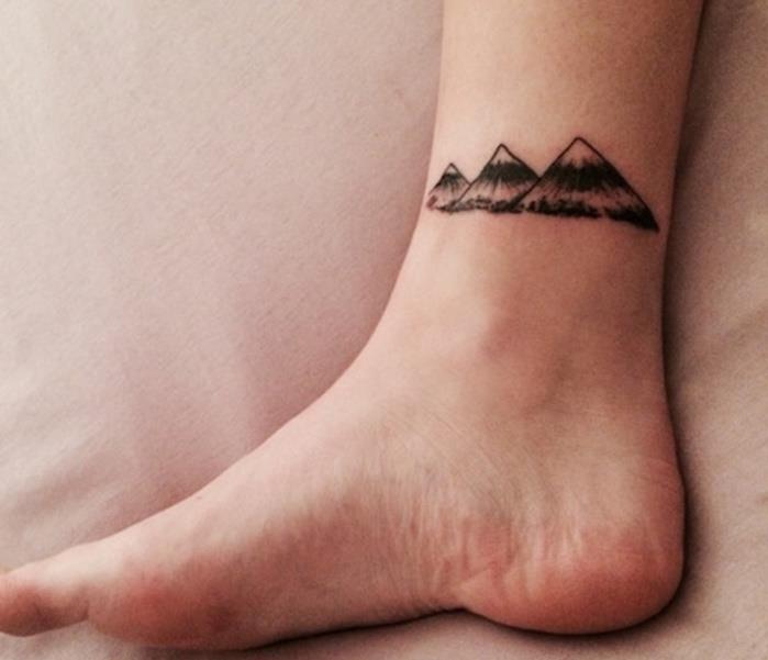 Tetovanie na tetovanie pre horské členky sa montuje na členky alebo chodidlá