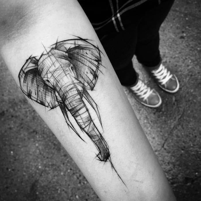 Idé per dei tatuaggi piccoli significativi e il disegno di un elefante con tante sfumature