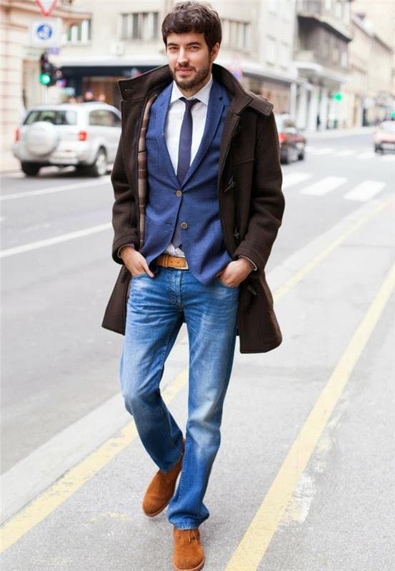 hur man matchar ett par jeans med kavaj och slips för en business casual man -outfit, brun kappmall för män