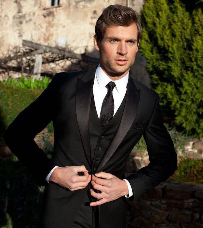 pánsky elegantný outfit v čiernom štýle James James Bond