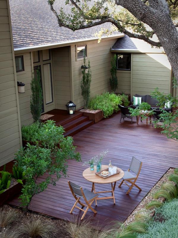 trä-eller-komposit-terrass-traditionellt-hus-med-modernt-exteriör