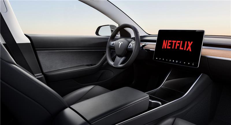 لا يمكن مشاهدة Netflix و Youtube for Tesla إلا عندما تكون السيارة متوقفة