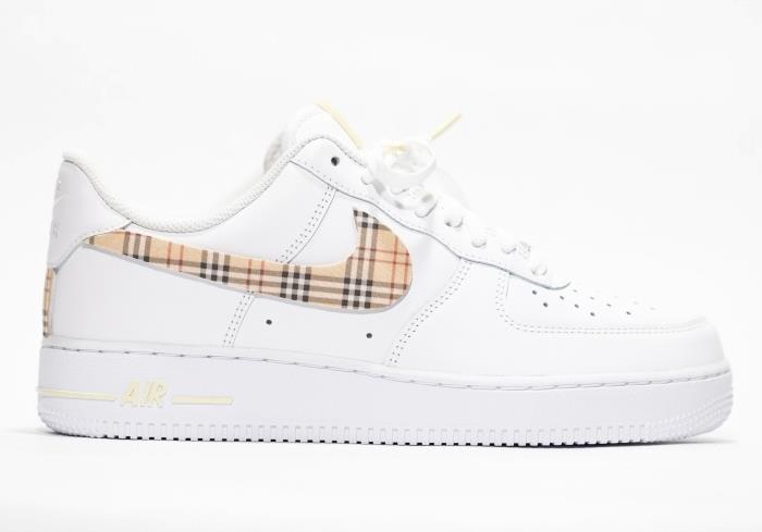 beige och rött rutmönster tygdekoration vita skor nike air force 1 enkelt anpassa