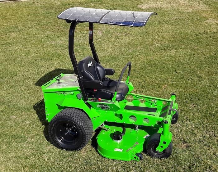 självgående-sol-elektrisk-klippare-koncept