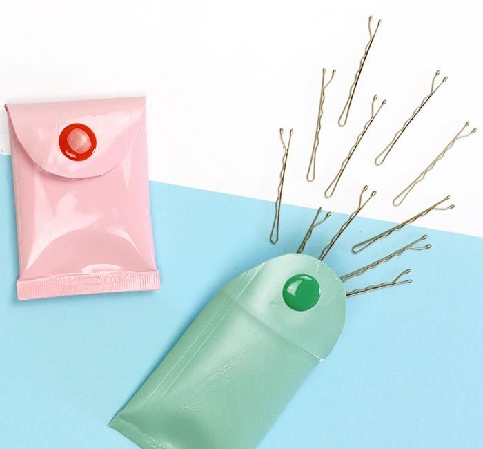 ursprungliga återvunna påsar för att hålla hårspännen och elastiska, DIY -återställning med plaströr