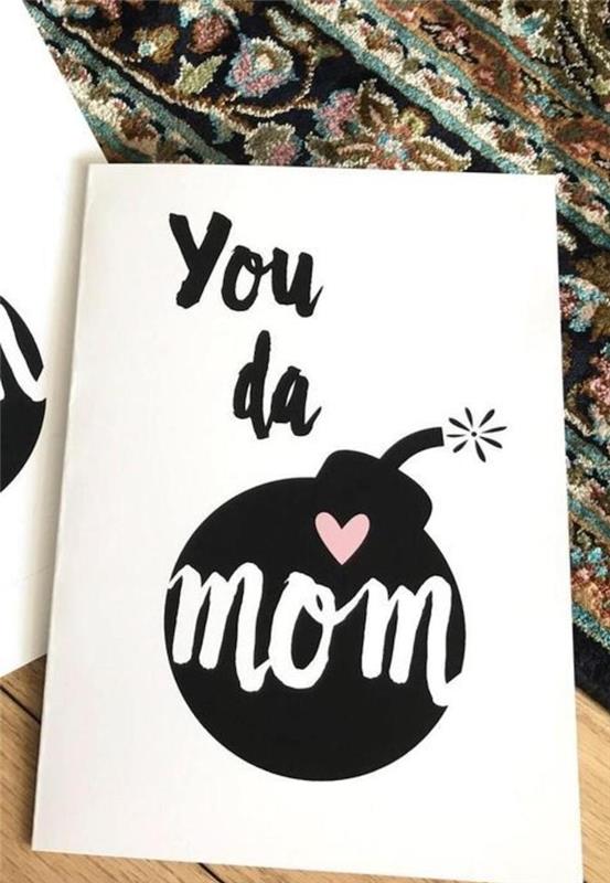en modern design med ett mors dagskort med en svart bomb