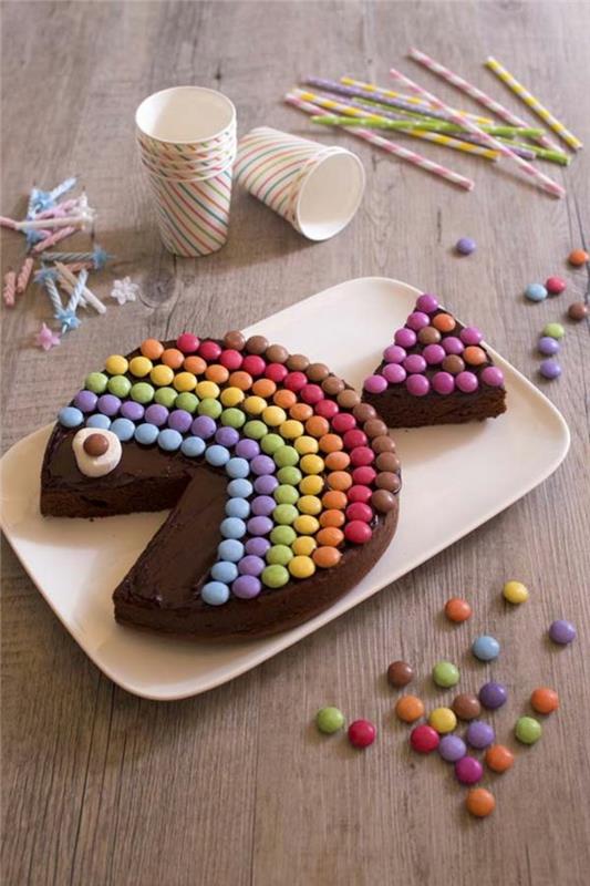 en-choklad-födelsedag-tårta-superb-läcker-färg-fisk-formad