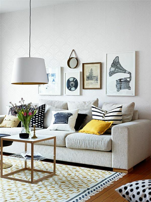 pekná obývačka s mnohými farebnými dekoratívnymi vankúšmi-dekorácia na stenu-biela-lampa