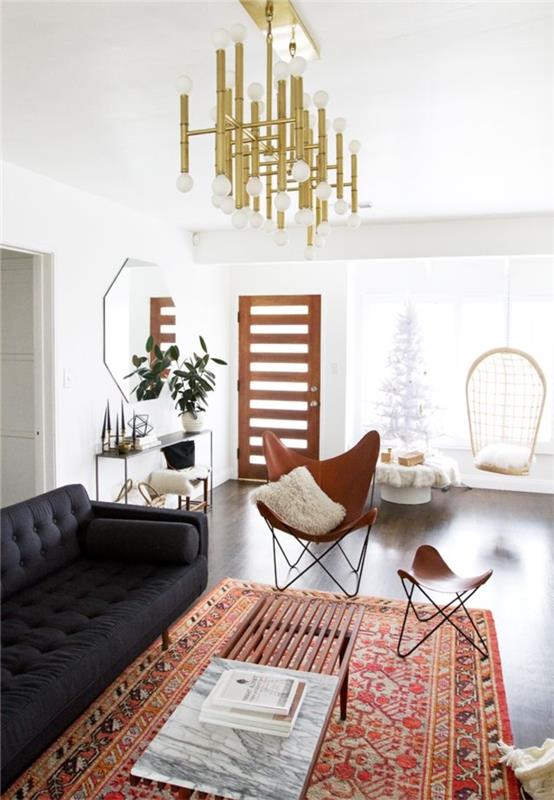 en-ganska-färgglad-matta-i-vardagsrummet-med-fjäril-stol-i-brunt-läder-och-en-shaggy-vardagsrum-matta