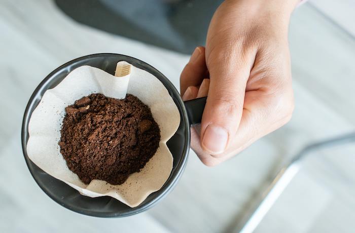 kaffe inuti en kopp, idéer vad man ska göra med kaffesump