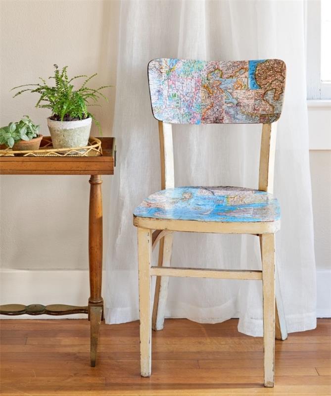 فكرة الكرسي المستصلحة ، المزخرفة ، تقنية decoupage مع خريطة العالم القديمة ، الباركيه الخفيف وطاولة القهوة الخشبية ، ديكور المنزل