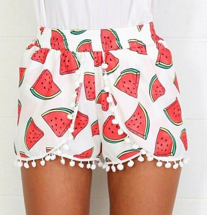 en-idé-hur-att-bära-bomull-shorts-kvinna-vattenmelon