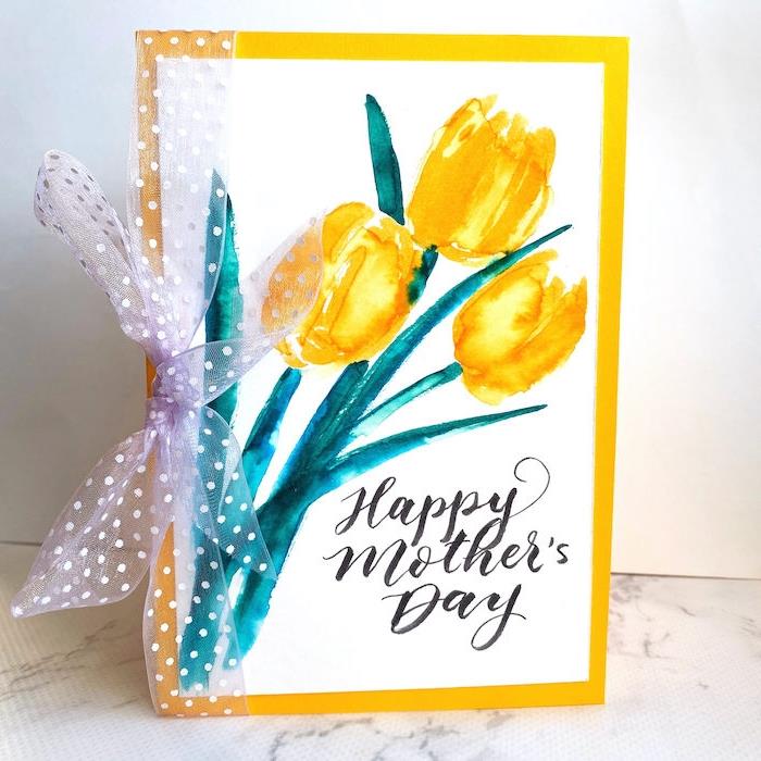 myšlienka akvarelovej kresby v žltých tulipánoch na deň matiek