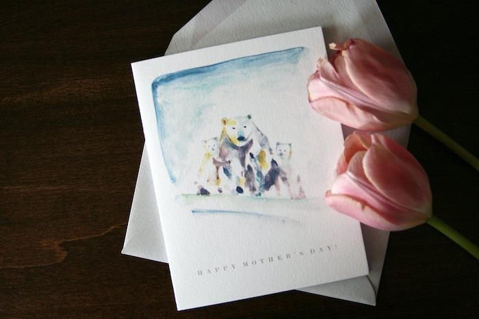 en ritningsidé för mamma med isbjörnar på ett kort och två rosa tulpaner