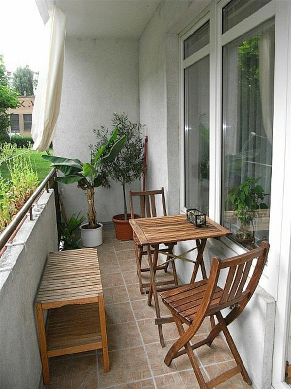 ett-vackert-trä-bord-litet-hopfällbart-bord-för-balkongen-balkong-möbler
