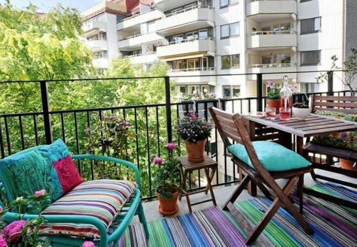 ett-vackert-fällbart-trä-bord-för-balkongen-fäll-trä-trädgård-bord