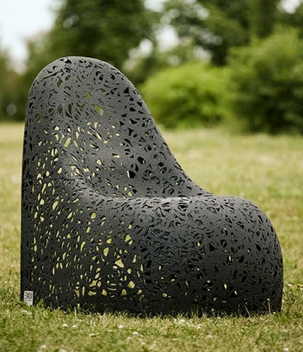 jedinečný-čierny-záhradný nábytok