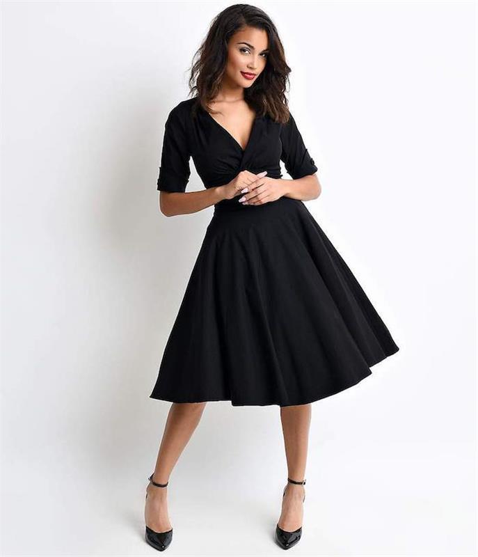 التمثيل الحديث لفستان الخمسينيات ، فستان أسود متوسط ​​الطول ، حذاء أسود بكعب