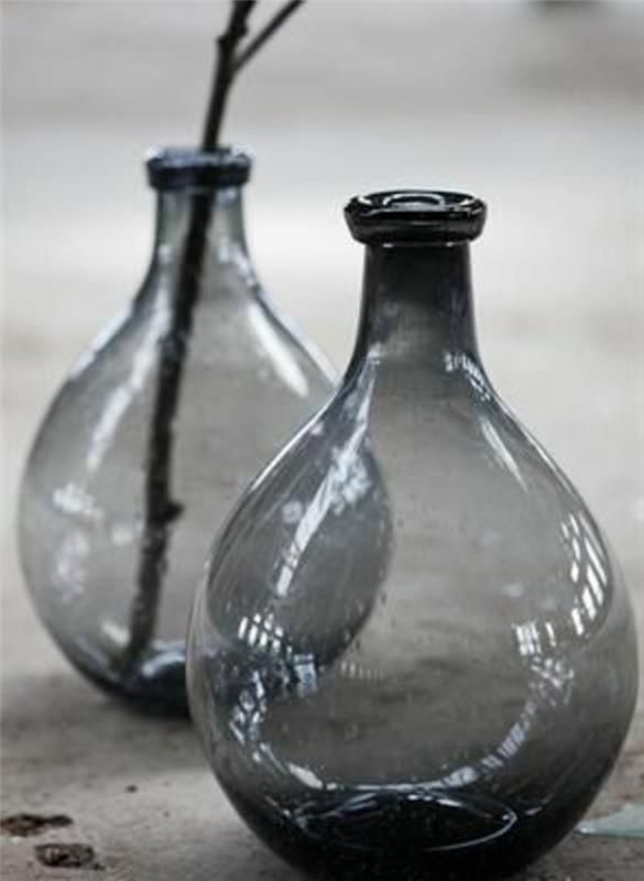 cylindrisk-vas-grå-glas-hur-att-dekorera-med-en-transparent-boll-vas